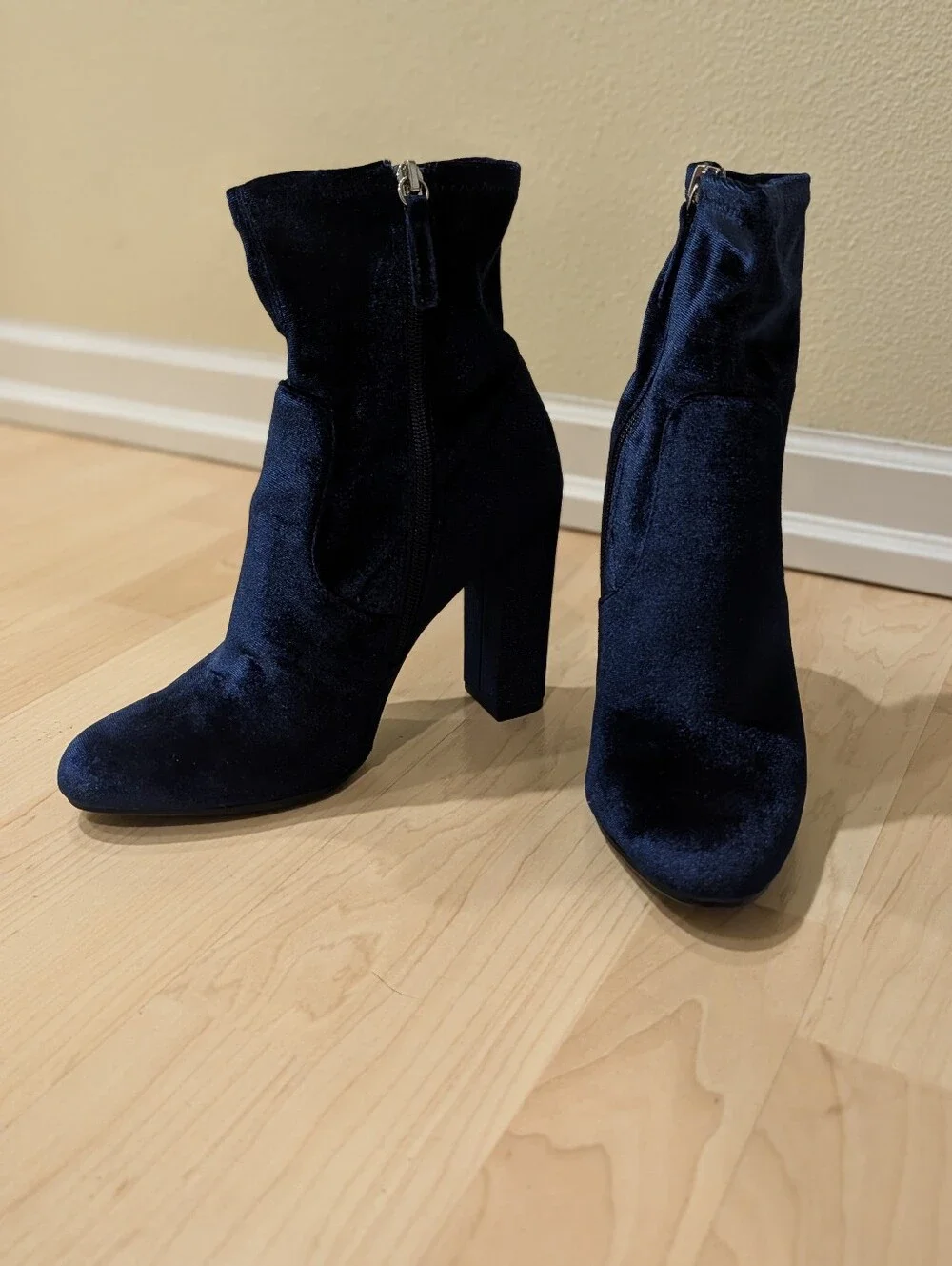 Steve Madden Edit Navy Blue Velvet High-Ankle Sock Boots, Sz 8.5M